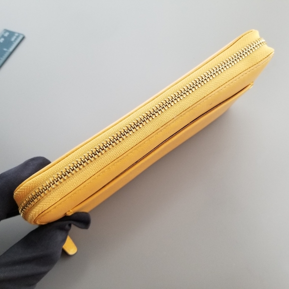 LV 44-000  Coach Large Zippy compact wallet - Picture 6 of 8